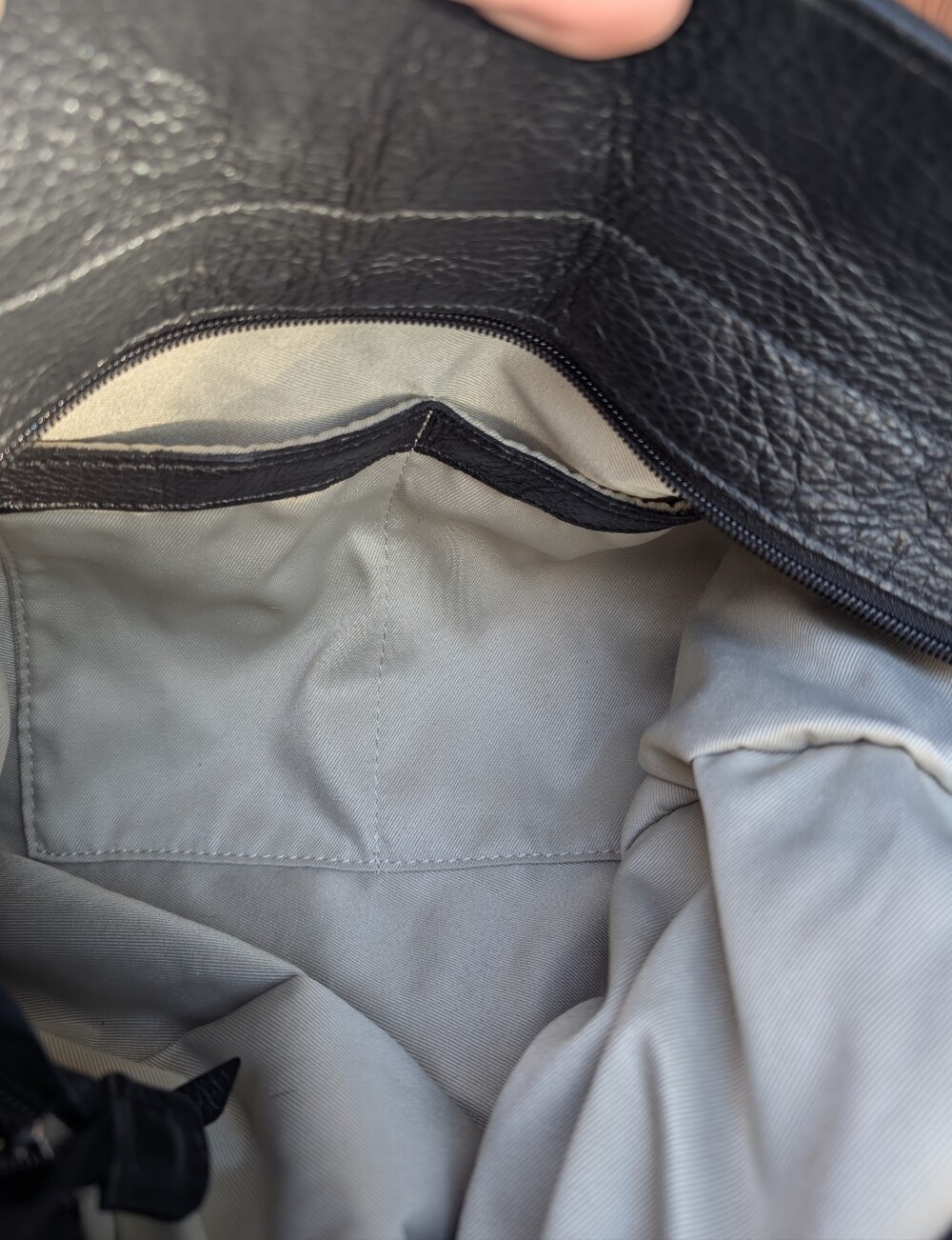 Leather  Large Tote Bag Purse. - Picture 9 of 10
